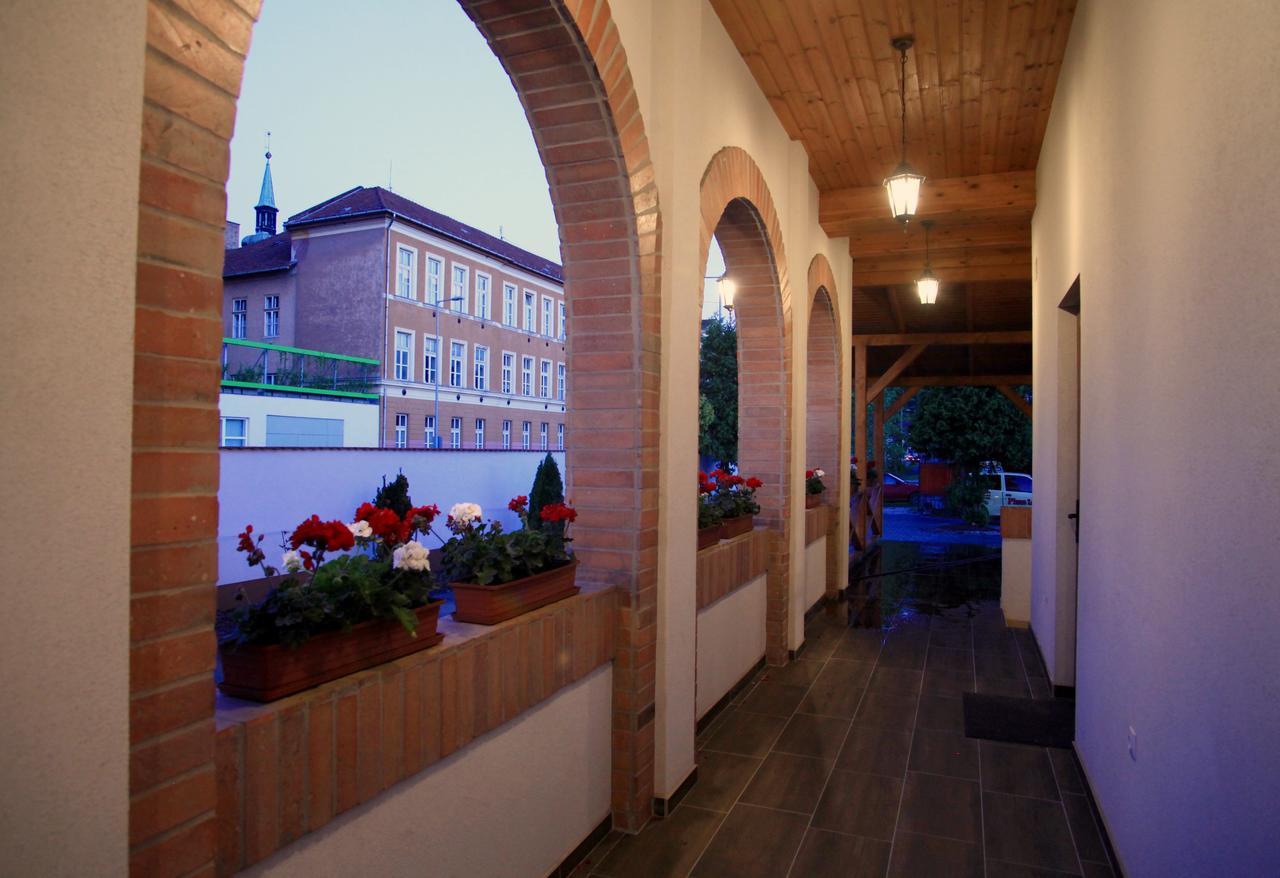 Pizza Tabor Apartman Мишкольц Экстерьер фото