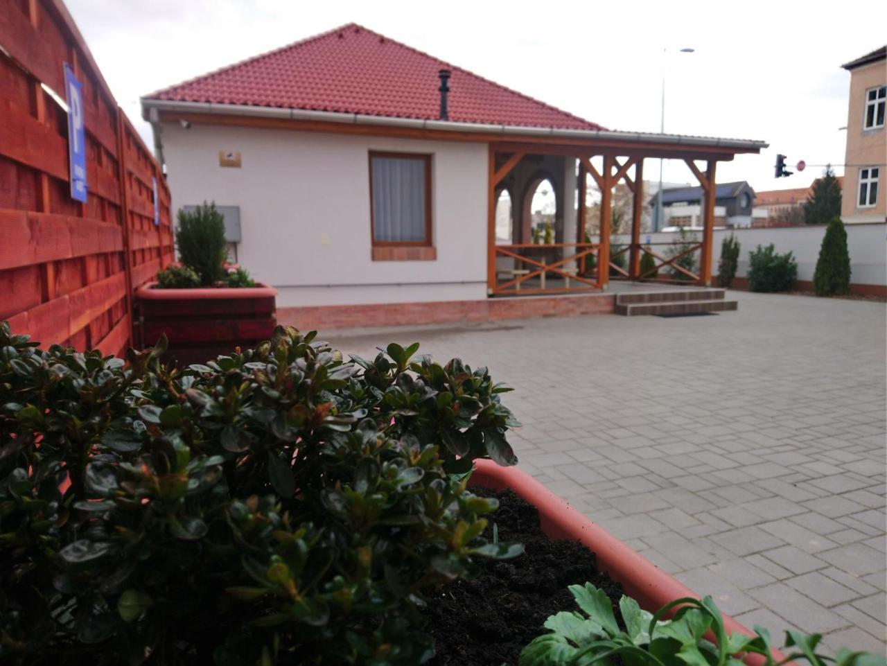 Pizza Tabor Apartman Мишкольц Экстерьер фото